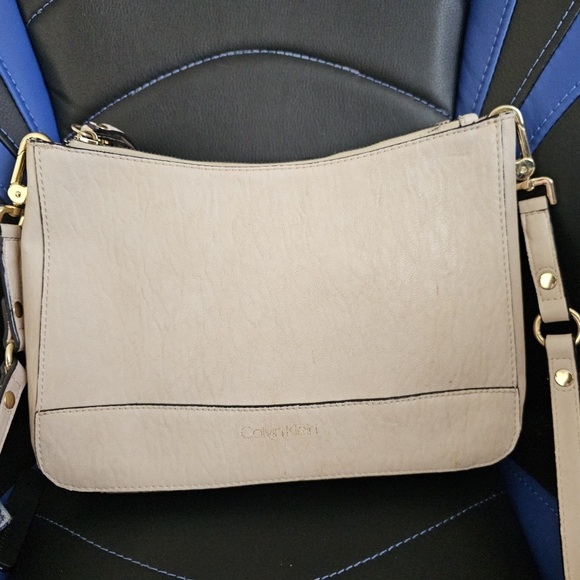 CALVIN KLEIN nude crossbody bag - Picture 4 of 5